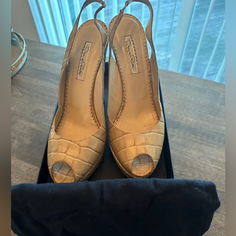 Oscar de la Renta Open Toe Crocodile Wedges sz40